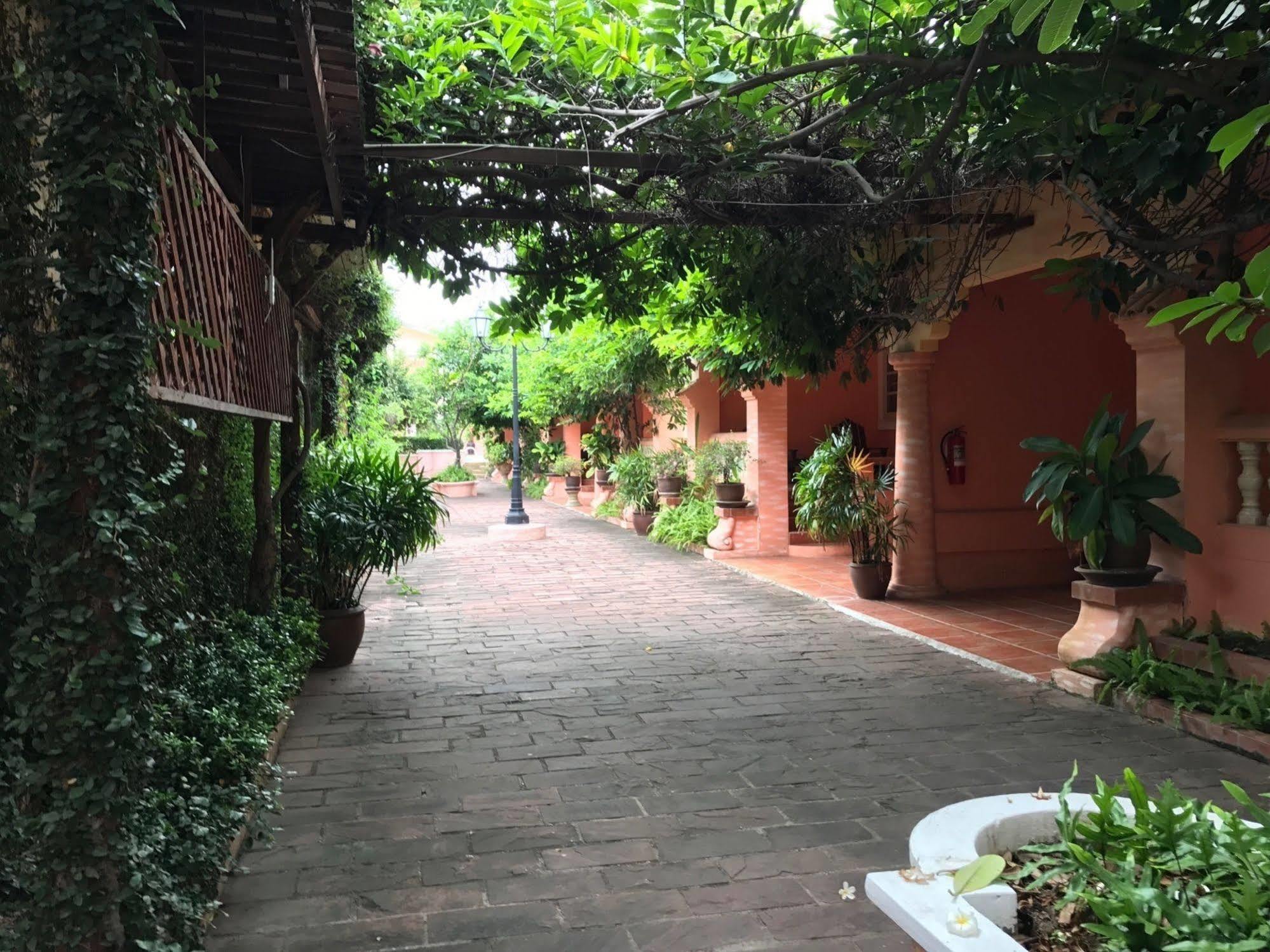 Baan Rajdamnern Hua Hin Otel Dış mekan fotoğraf
